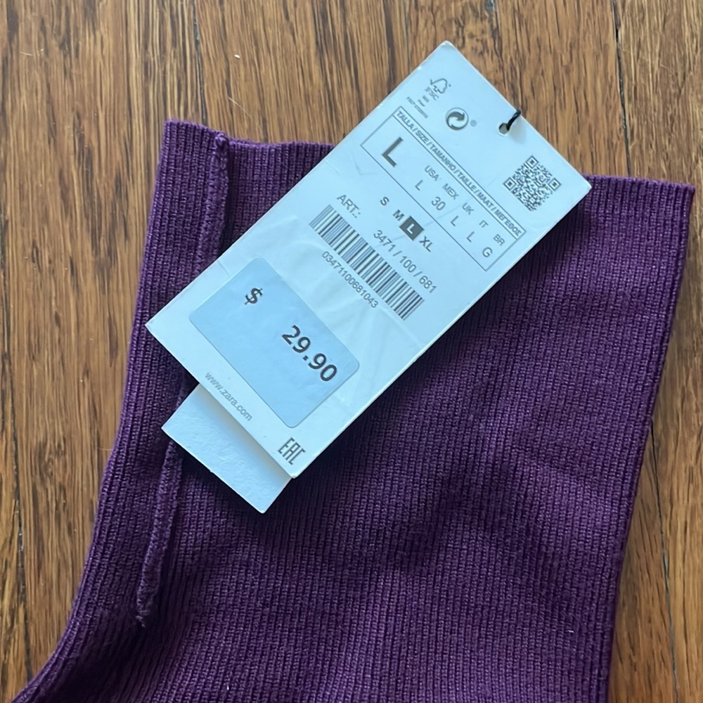 Zara Turtle Neck - Picture 2 of 3